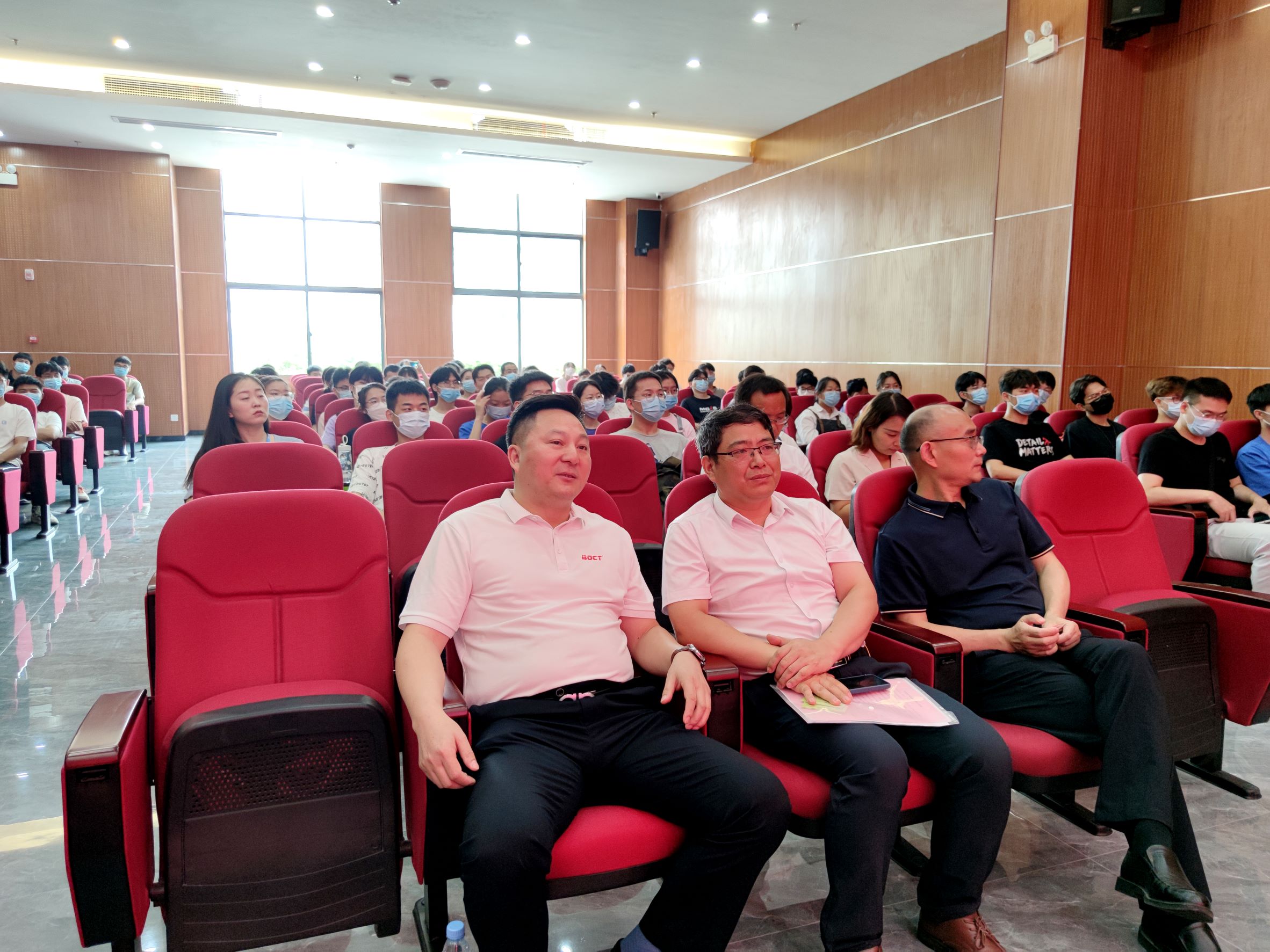 安理大人工智能学院授牌仪式在冠军国际举行